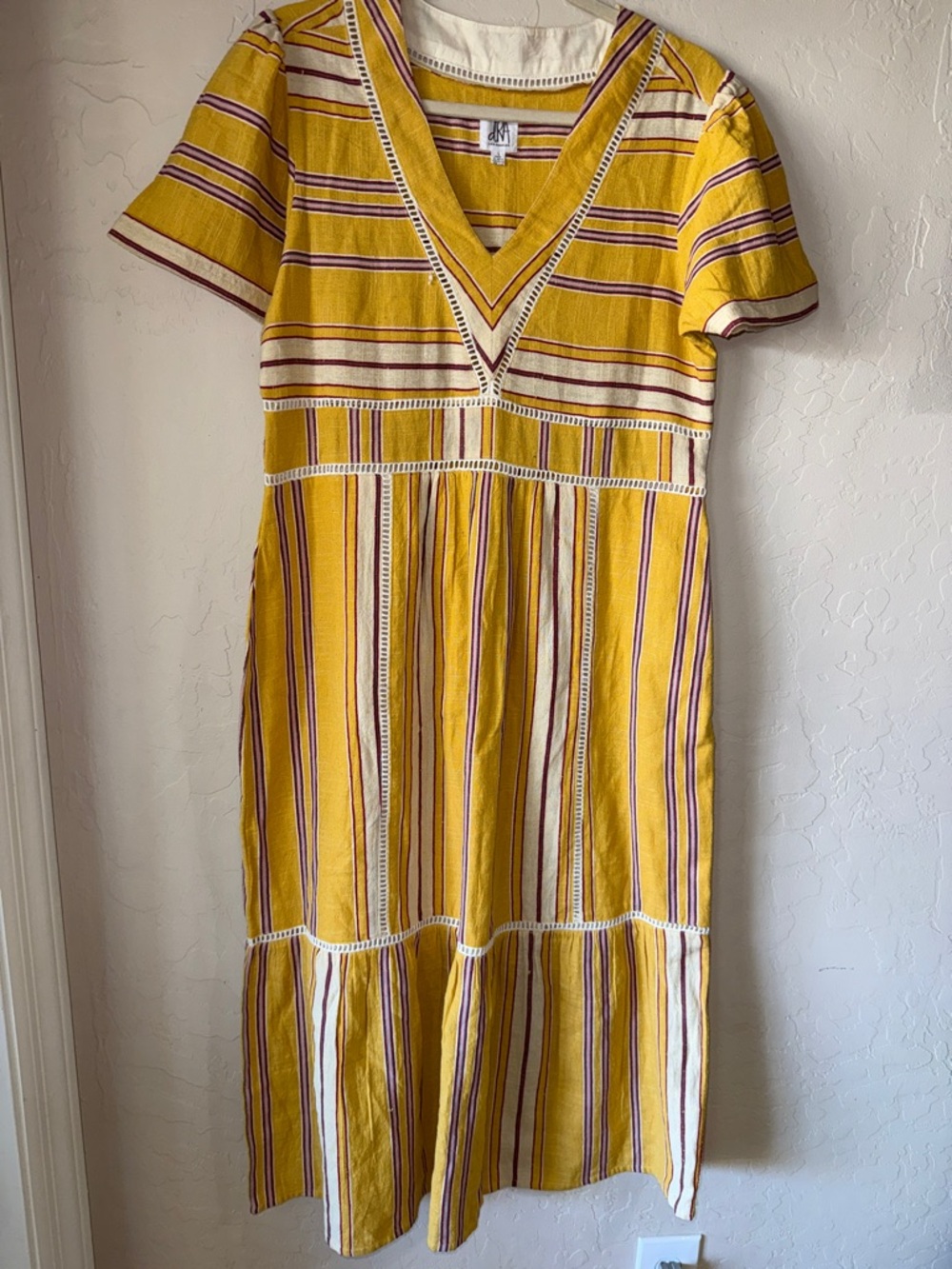 DRA 100% cotton natural
Fibers yellow v neck striped midi maxi dress size large